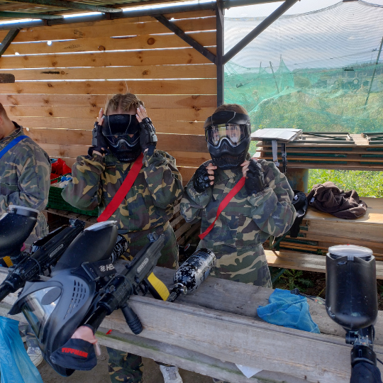 Kadeci 3Lb grają w paintballa w Brzegach